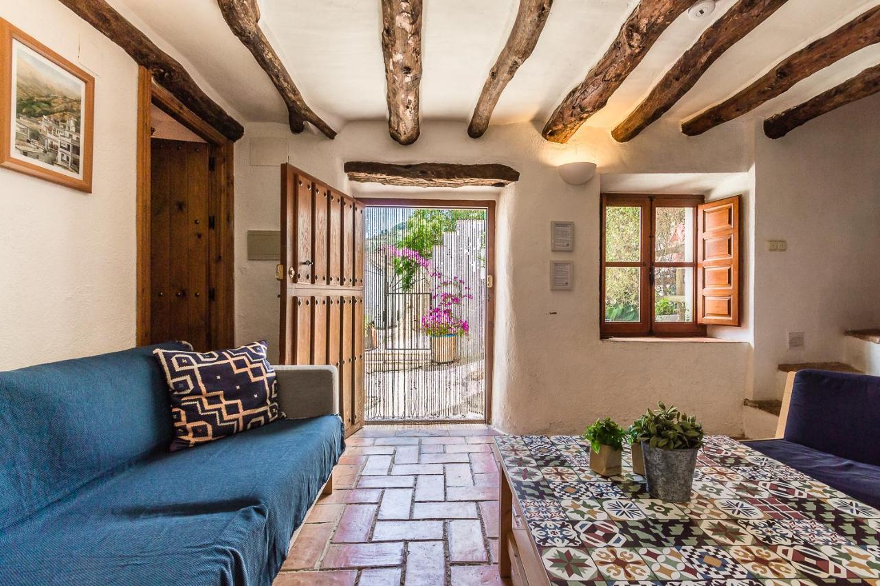 Casa Mundo - 16Th Century Traditional White Village House With Pool Пинос-дель-Валье Экстерьер фото