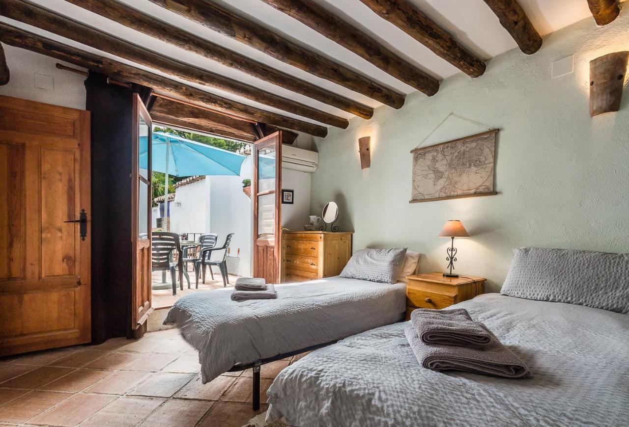 Casa Mundo - 16Th Century Traditional White Village House With Pool Пинос-дель-Валье Экстерьер фото