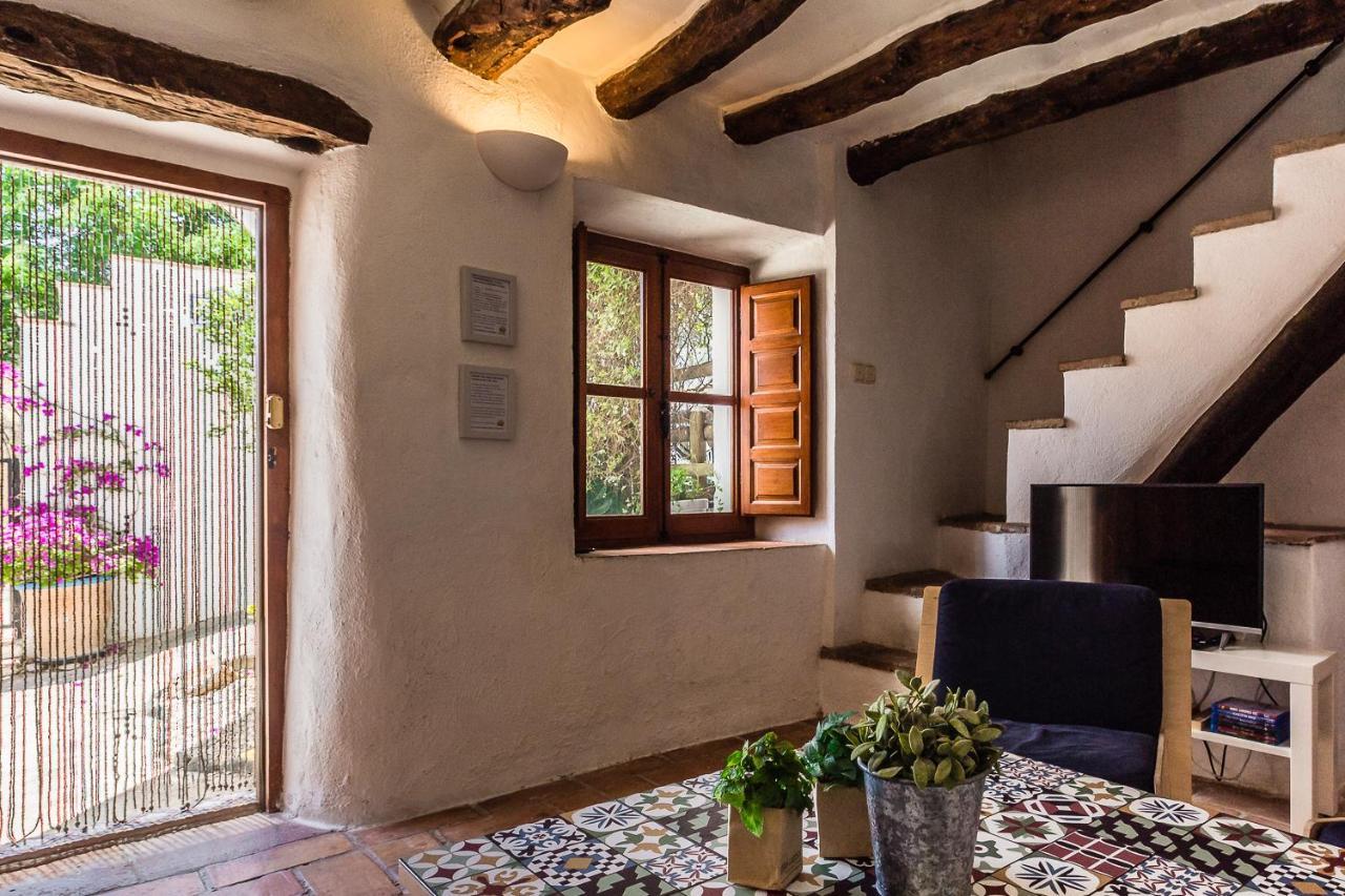 Casa Mundo - 16Th Century Traditional White Village House With Pool Пинос-дель-Валье Экстерьер фото