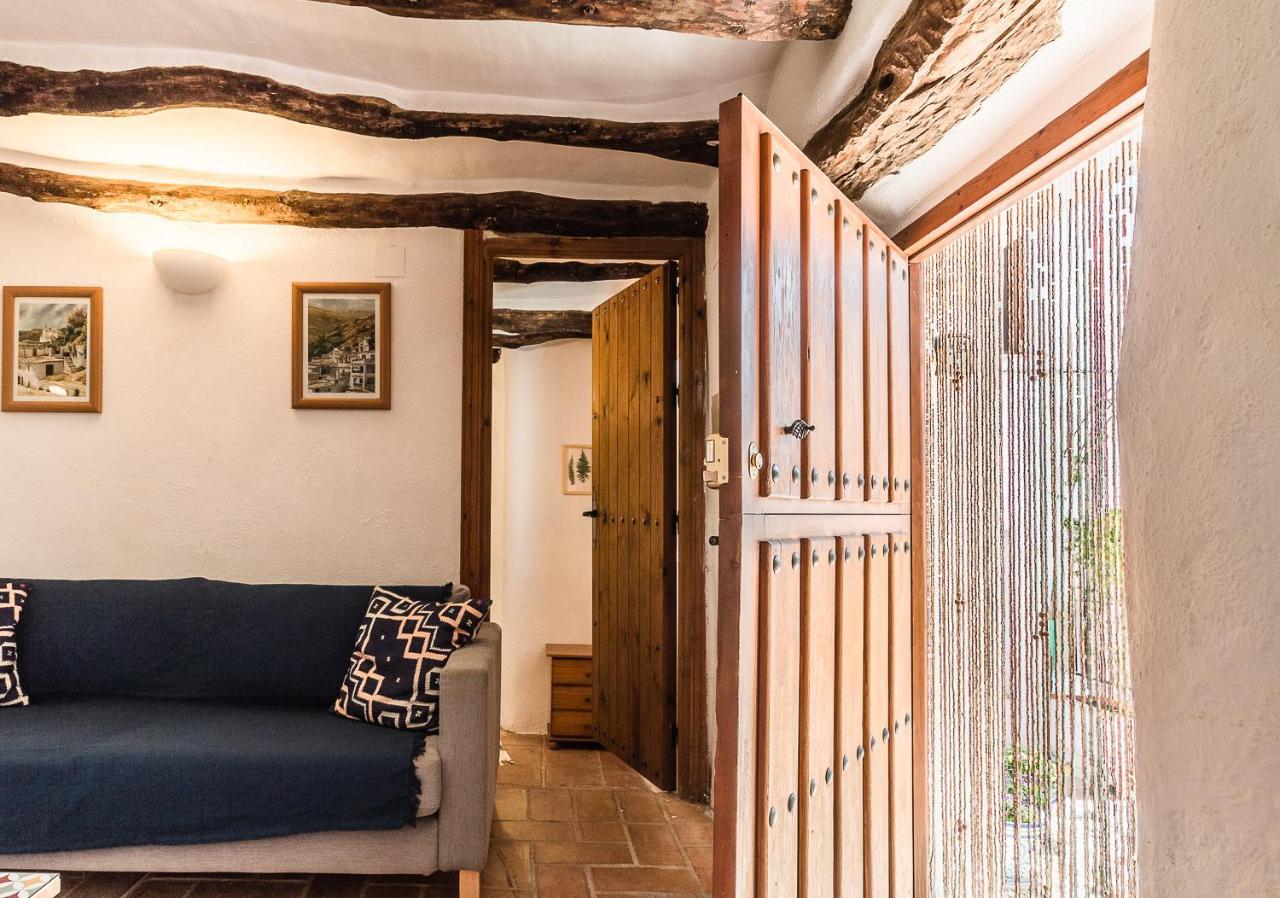 Casa Mundo - 16Th Century Traditional White Village House With Pool Пинос-дель-Валье Экстерьер фото